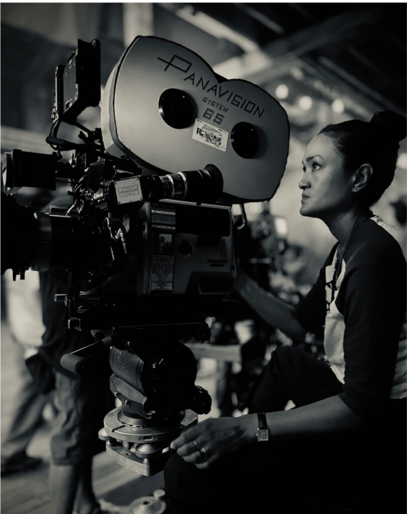 Photo de la directrice de la photographie Autumn Durald Arkapaw sur le tournage du film Sinners (2025) de Ryan Coogler.